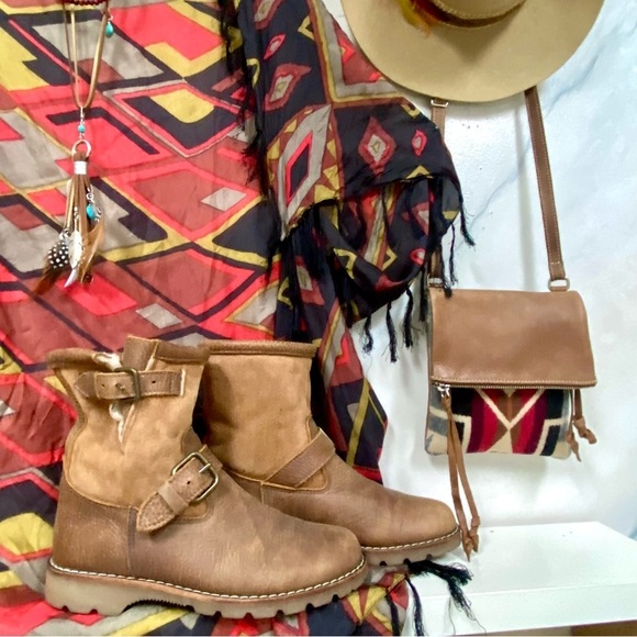 Rare ROOTS shearling TRIBE winter boots w cabin cottage farmhouse vibe - Picture 4 of 16